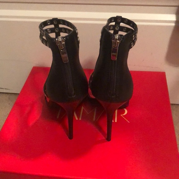 Shoes - Picture 4 of 4